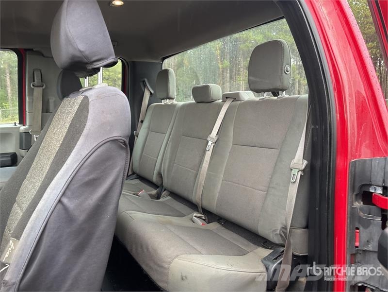 Ford F-250 4x4 Extended Cab Pickup Andre varebiler