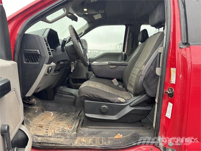 Ford F-250 4x4 Extended Cab Pickup Andre varebiler