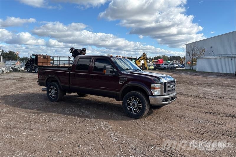 Ford F-250 Lariat 4x4 Crew Cab Pickup Další