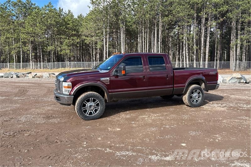 Ford F-250 Lariat 4x4 Crew Cab Pickup Další