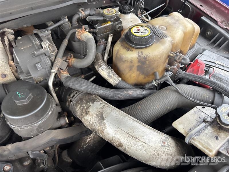 Ford F-250 Lariat 4x4 Crew Cab Pickup Drugi