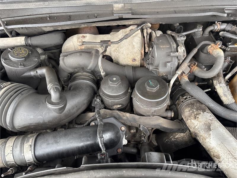 Ford F-250 Lariat 4x4 Crew Cab Pickup Drugi