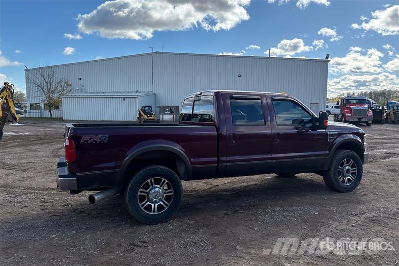 Ford F-250 Lariat 4x4 Crew Cab Pickup Další