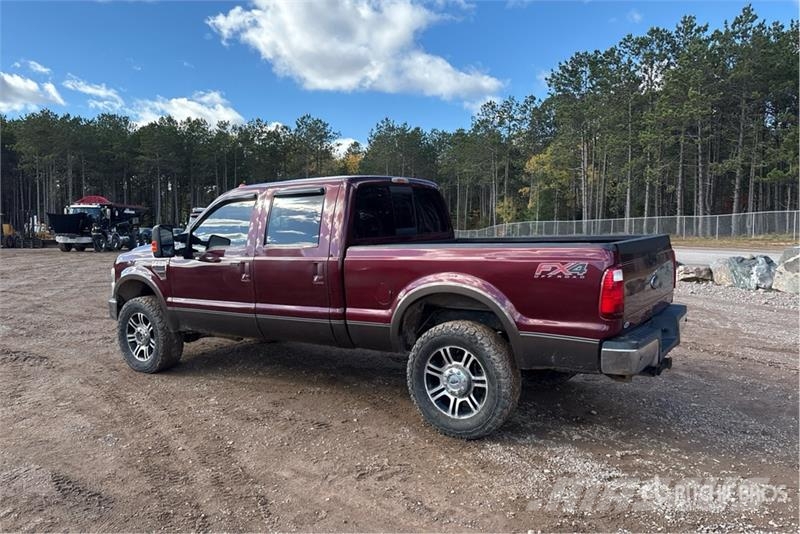 Ford F-250 Lariat 4x4 Crew Cab Pickup Další