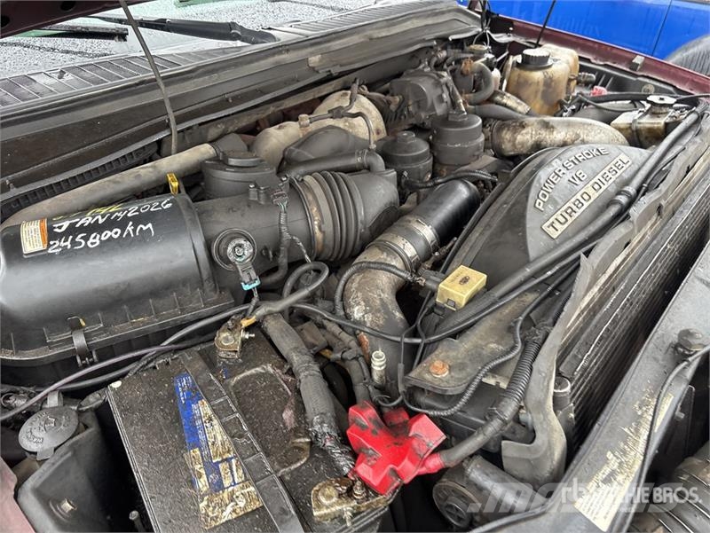 Ford F-250 Lariat 4x4 Crew Cab Pickup Drugi