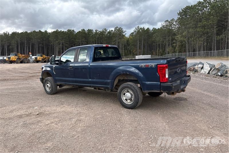 Ford F-250 XL 4x4 Extended Cab Pickup (Inoperable) Прочие фургоны