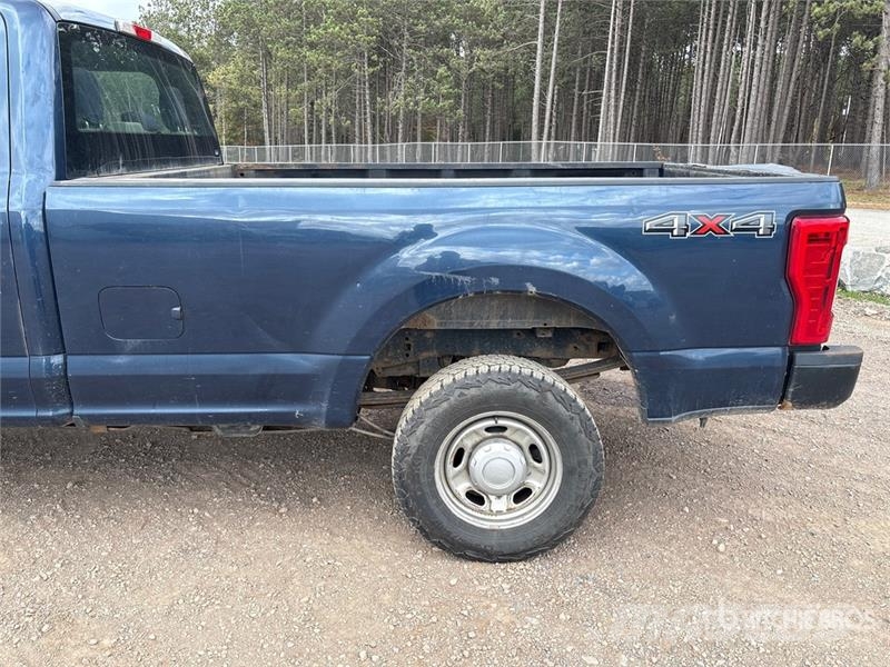 Ford F-250 XL 4x4 Extended Cab Pickup (Inoperable) Прочие фургоны