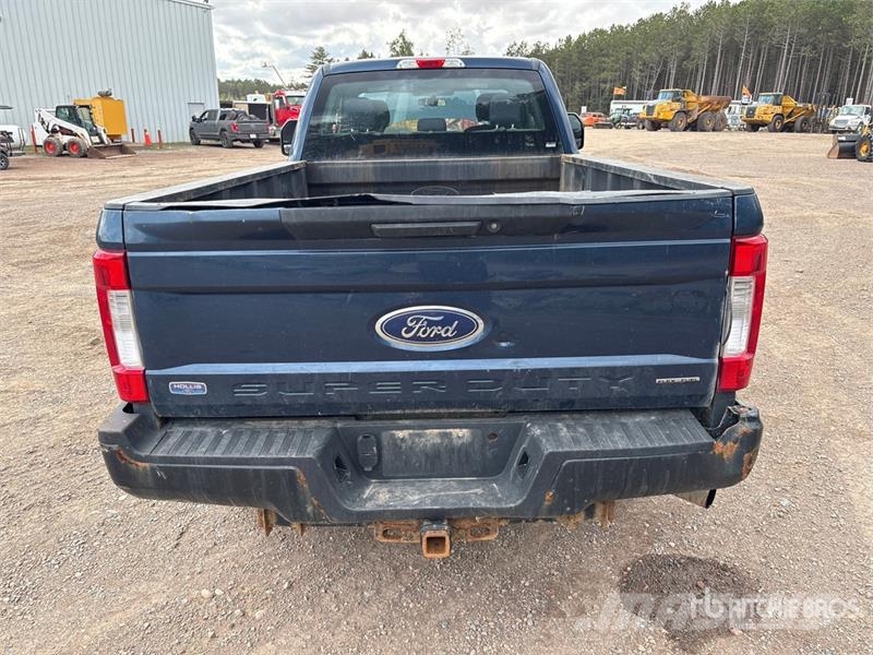 Ford F-250 XL 4x4 Extended Cab Pickup (Inoperable) Прочие фургоны