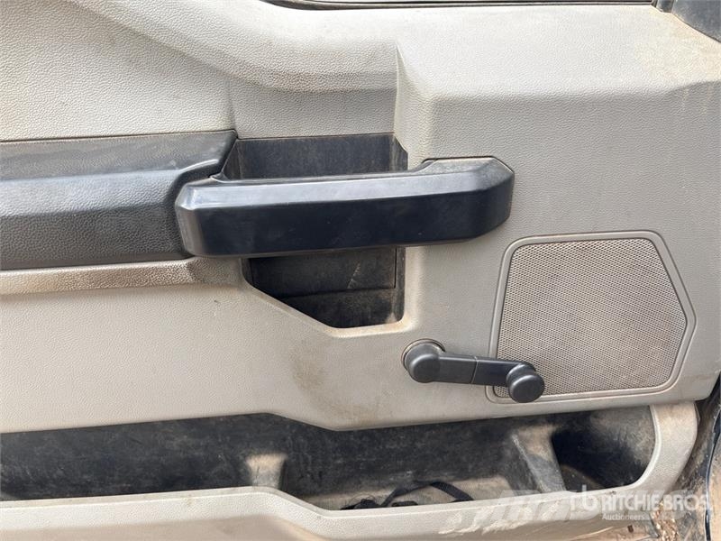 Ford F-250 XL 4x4 Extended Cab Pickup (Inoperable) Прочие фургоны