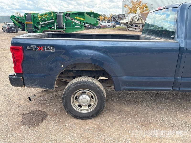 Ford F-250 XL 4x4 Extended Cab Pickup (Inoperable) Прочие фургоны