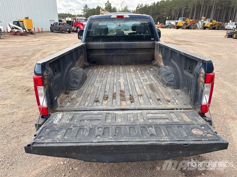 Ford F-250 XL 4x4 Extended Cab Pickup (Inoperable) Прочие фургоны