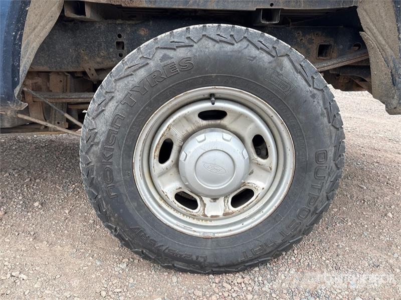 Ford F-250 XL 4x4 Extended Cab Pickup (Inoperable) Прочие фургоны