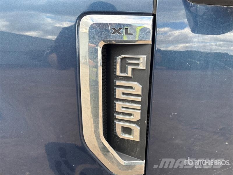 Ford F-250 XL 4x4 Extended Cab Pickup (Inoperable) Прочие фургоны
