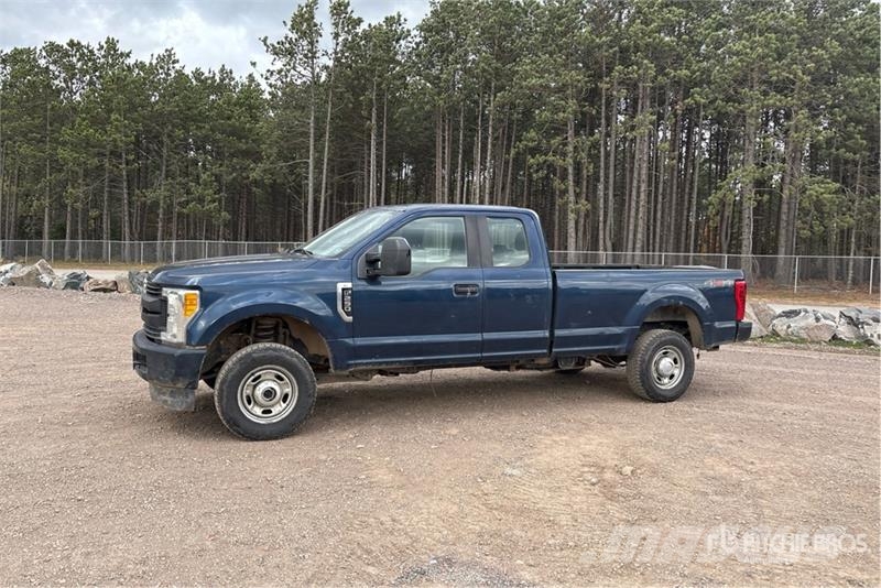 Ford F-250 XL 4x4 Extended Cab Pickup (Inoperable) Прочие фургоны