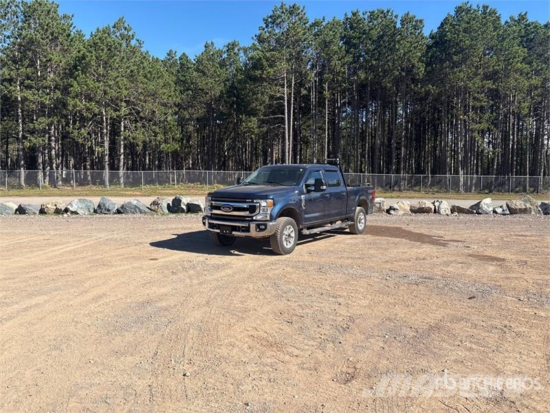 Ford F-250 XLT 4x4 Crew Cab Pickup Furgoni altro
