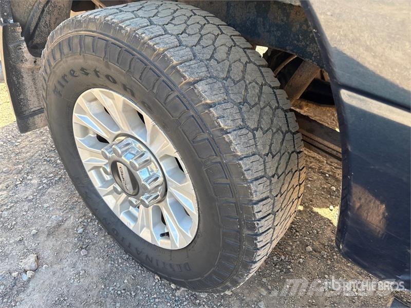 Ford F-250 XLT 4x4 Crew Cab Pickup Furgoni altro