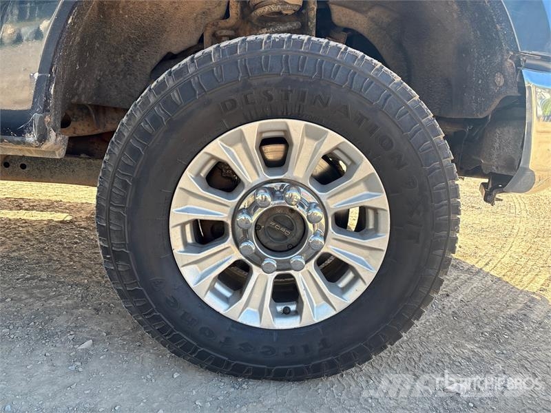 Ford F-250 XLT 4x4 Crew Cab Pickup Furgoni altro
