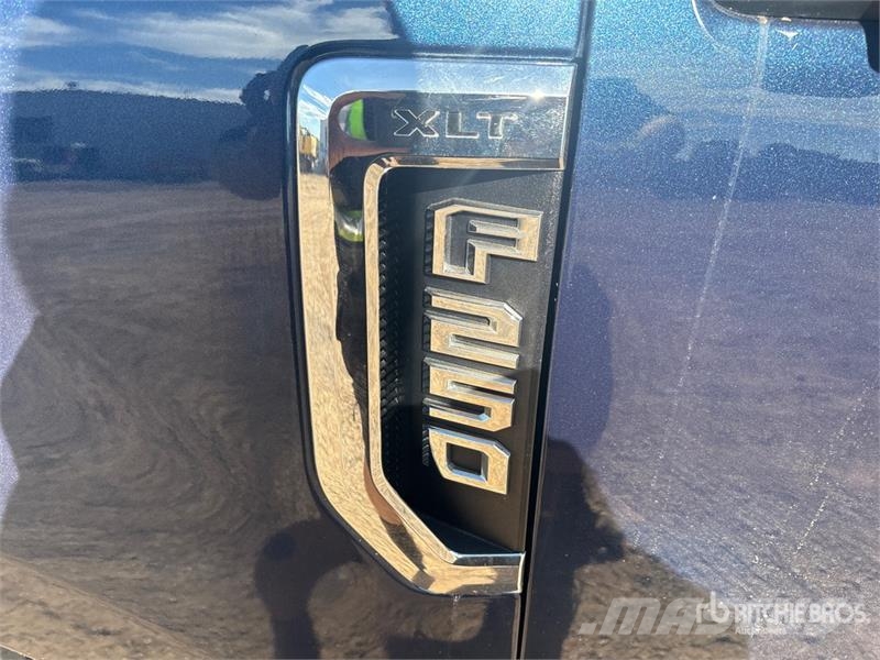 Ford F-250 XLT 4x4 Crew Cab Pickup Furgoni altro