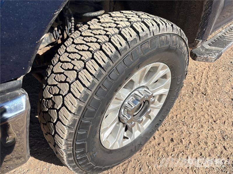 Ford F-250 XLT 4x4 Crew Cab Pickup Furgoni altro