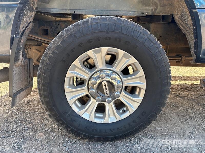 Ford F-250 XLT 4x4 Crew Cab Pickup Furgoni altro