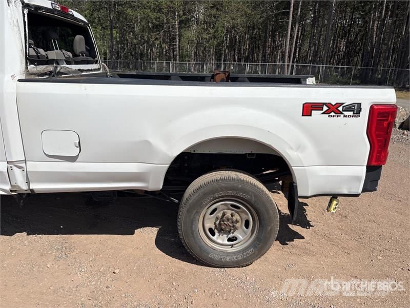Ford F-350 XLT 4x4 Crew Cab Pickup Muut autot