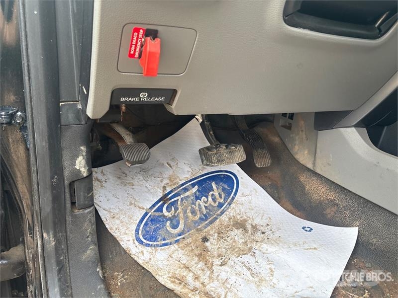 Ford F-350 XLT 4x4 Extended Cab Service Truck Komunalna vozila