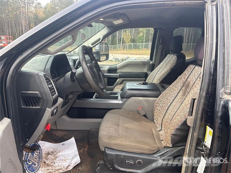 Ford F-350 XLT 4x4 Extended Cab Service Truck Komunalna vozila