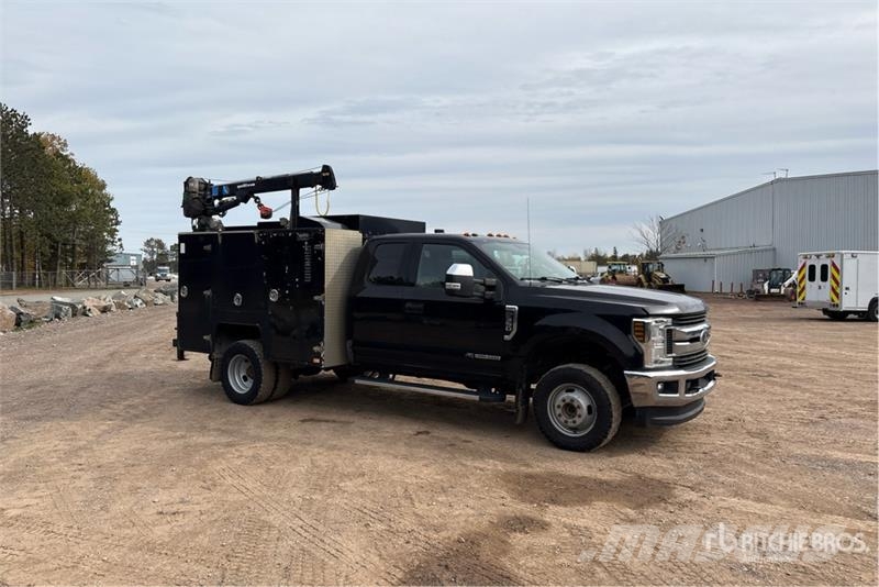 Ford F-350 XLT 4x4 Extended Cab Service Truck Komunalna vozila
