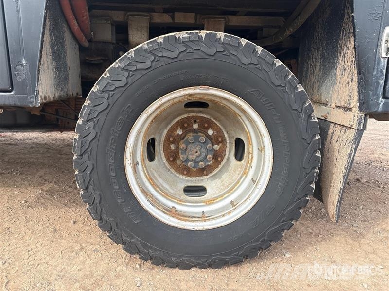 Ford F-350 XLT 4x4 Extended Cab Service Truck Komunalna vozila