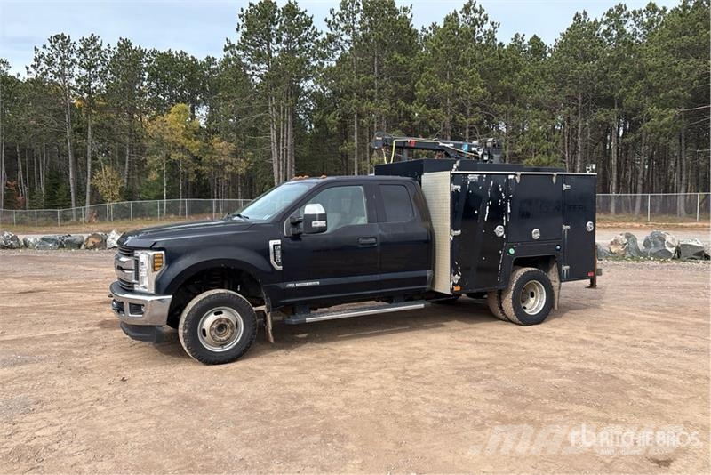 Ford F-350 XLT 4x4 Extended Cab Service Truck مركبات الأغراض العامة