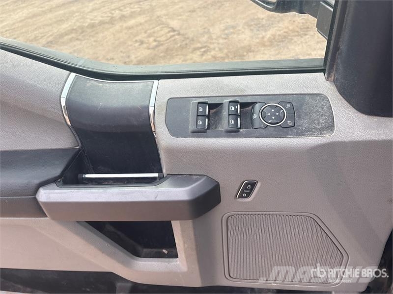 Ford F-350 XLT 4x4 Extended Cab Service Truck Komunalna vozila