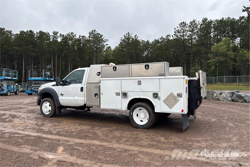 Ford F-450 Utilitaire benne