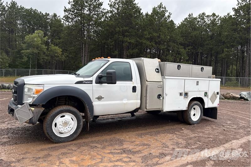 Ford F-450 Utilitaire benne