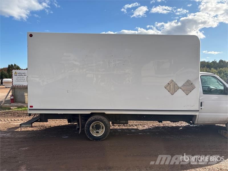 Ford F-450 4x2 Van Truck (Inoperable) Skapbiler