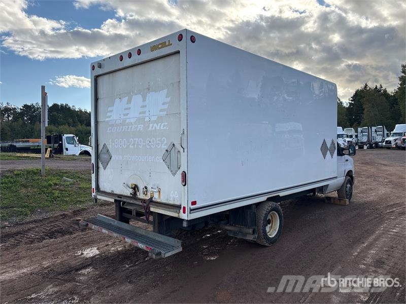 Ford F-450 4x2 Van Truck (Inoperable) Skapbiler