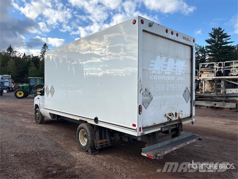 Ford F-450 4x2 Van Truck (Inoperable) Skapbiler