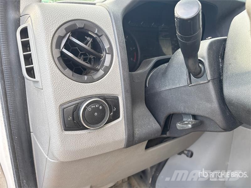 Ford F-450 4x2 Van Truck (Inoperable) Skapbiler