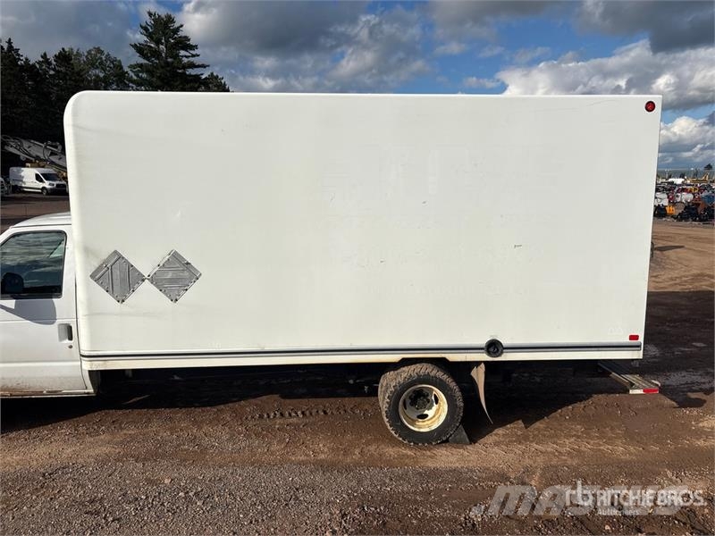 Ford F-450 Van Truck (Inoperable) Fast kasse