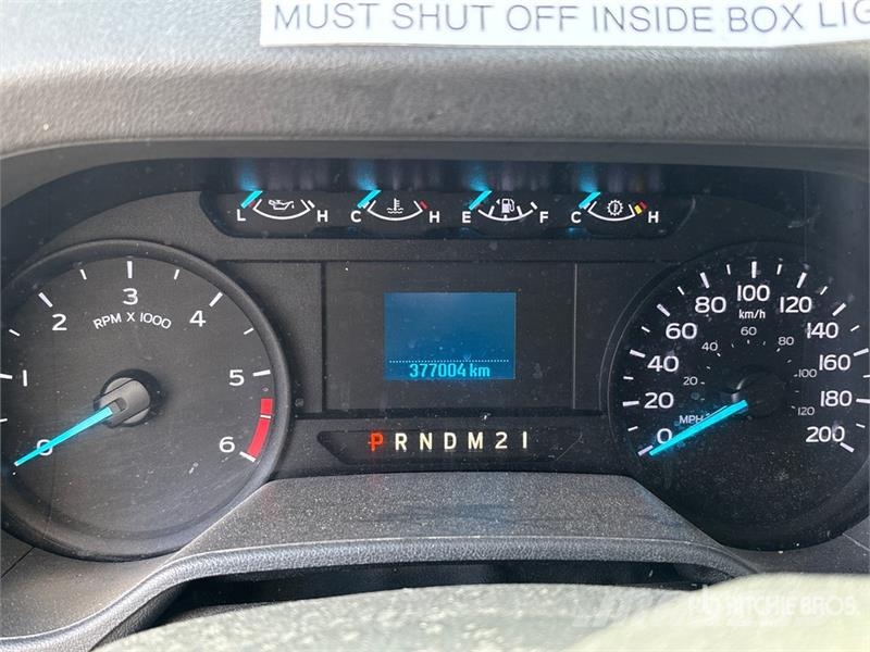 Ford F-450 Van Truck (Inoperable) Fast kasse