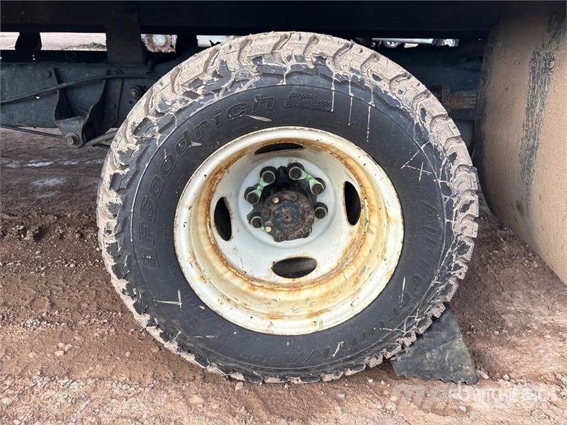 Ford F-450 Van Truck (Inoperable) Fast kasse