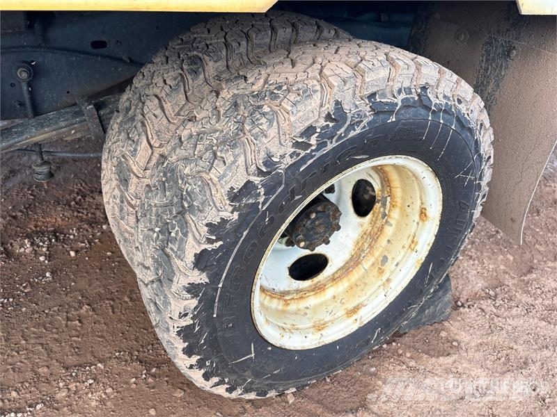 Ford F-450 Van Truck (Inoperable) Fast kasse