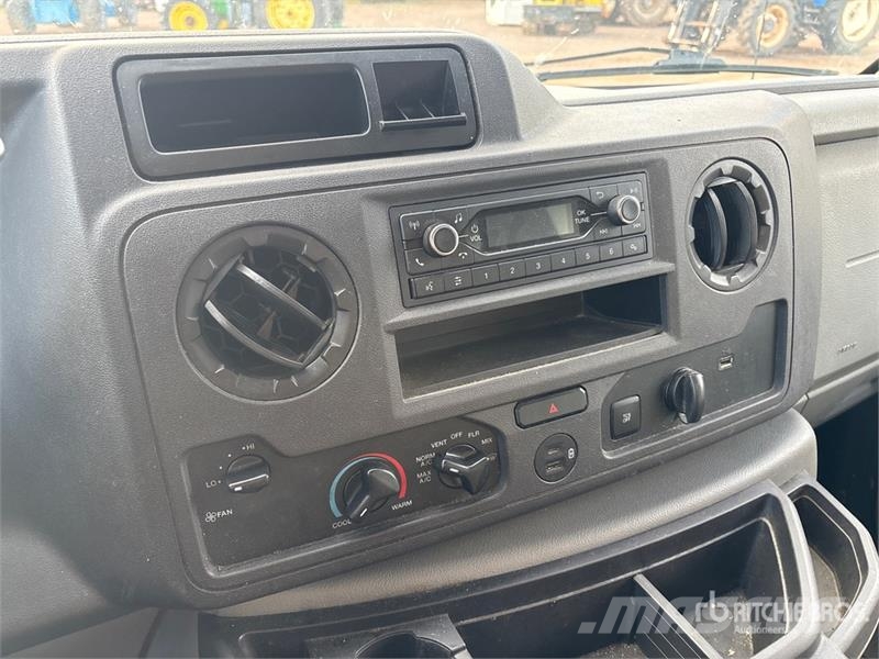 Ford F-450 Van Truck (Inoperable) Fast kasse