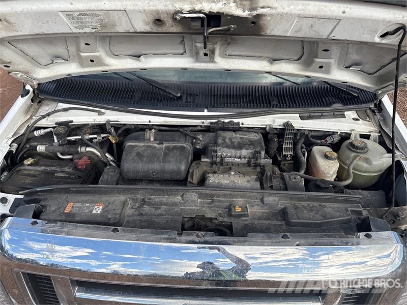 Ford F-450 Van Truck (Inoperable) Fast kasse