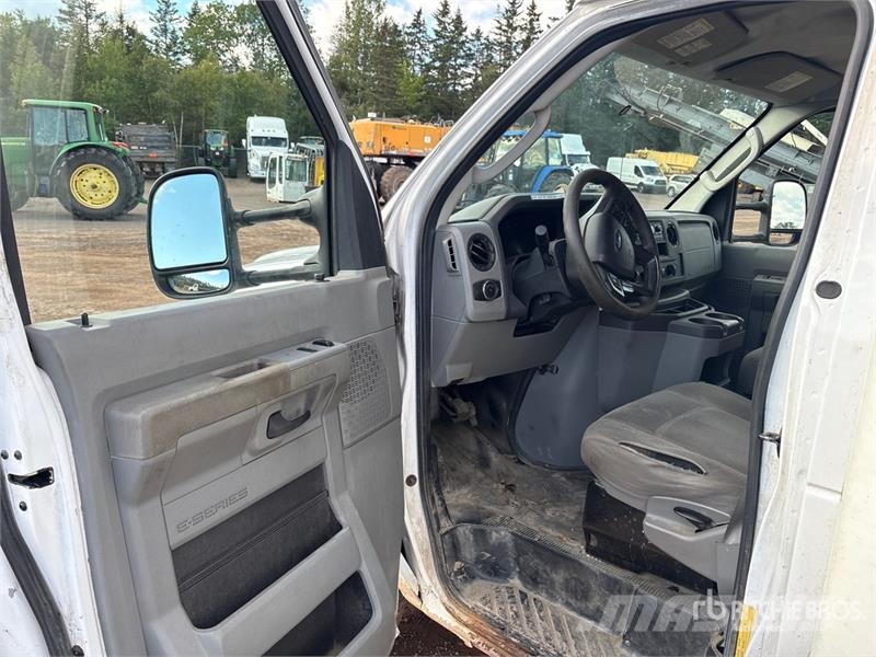 Ford F-450 Van Truck (Inoperable) Fast kasse