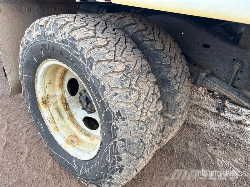 Ford F-450 Van Truck (Inoperable) Fast kasse