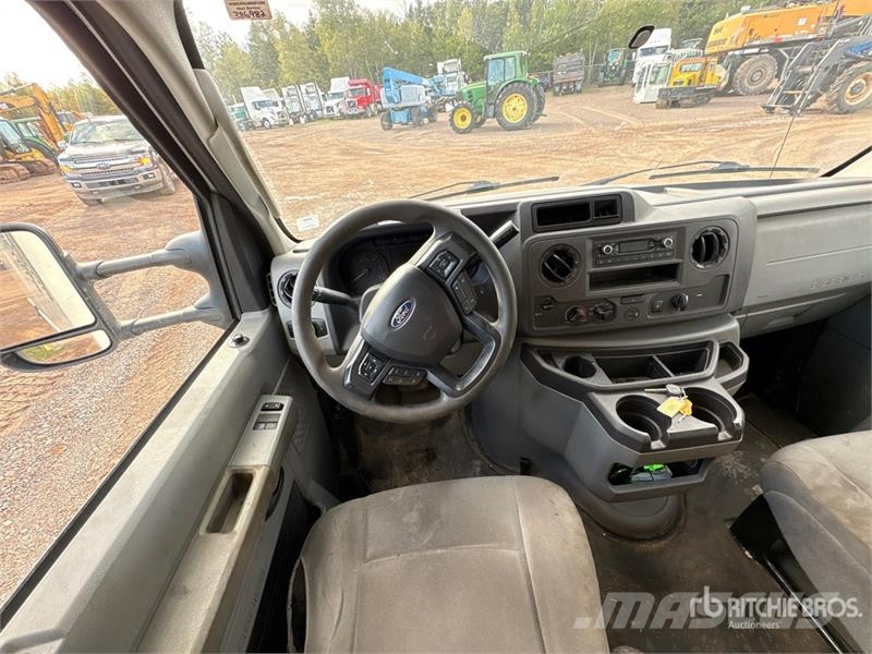 Ford F-450 Van Truck (Inoperable) Fast kasse