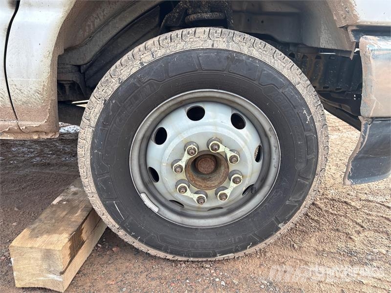 Ford F-450 Van Truck (Inoperable) Fast kasse