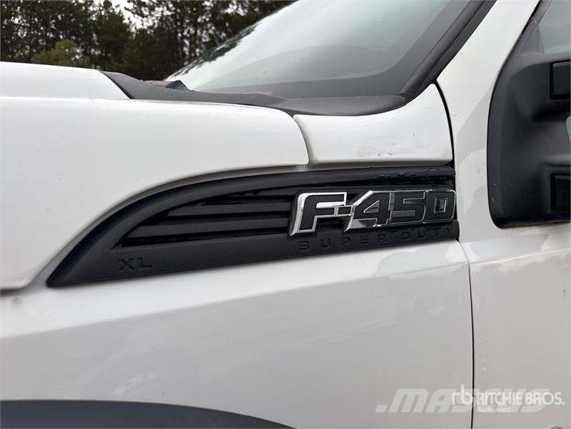 Ford F-450 XL 4x2 Utility Truck Kis teherszállító/Platós kocsi