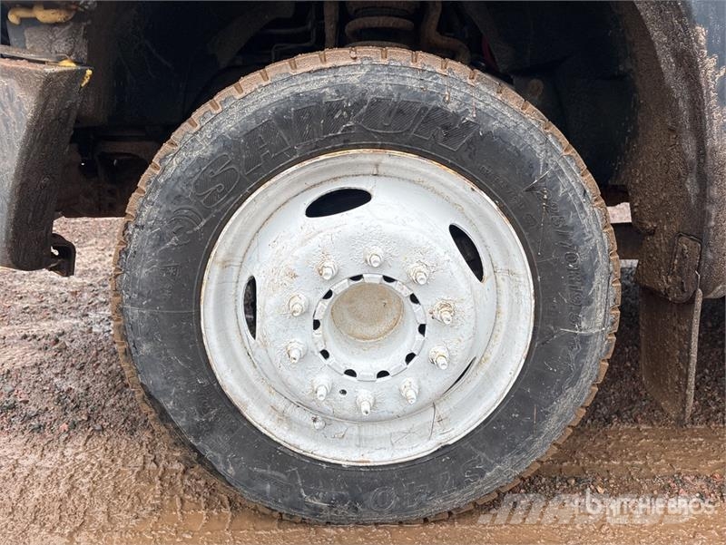 Ford F-450 XL 4x2 Utility Truck Kis teherszállító/Platós kocsi