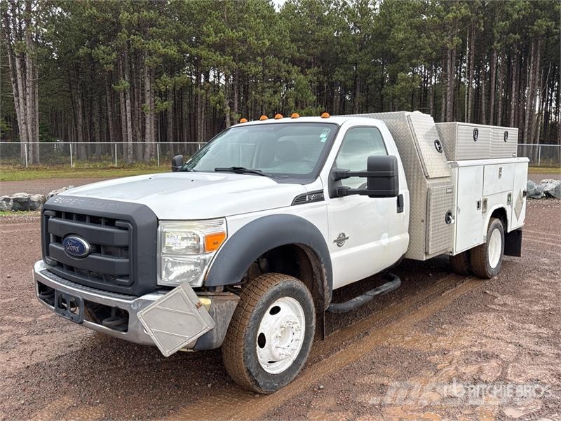 Ford F-450 XL 4x2 Utility Truck Kis teherszállító/Platós kocsi